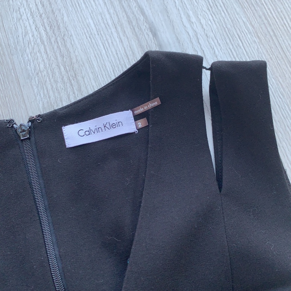 Calvin Klein - Picture 3 of 6